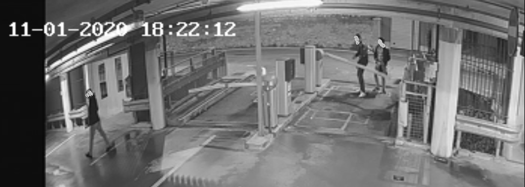 TRE GIOVANI RISPONDERANNO DI DANNEGGIAMENTO DI COSA PUBBLICA PER AVER DIVELTO LA SBARRA DI ACCESSO AL PARCHEGGIO COMUNALE DI VIA ROMA
