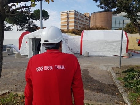 CORONAVIRUS: SMONTATA STRUTTURA MOBILE DELLA CROCE ROSSA A TERNI, ASSESSORE COLETTO RINGRAZIA L’ORGANIZZAZIONE