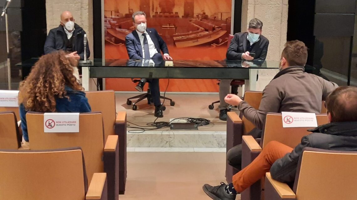 AMBIENTE: DOPO SIT-IN DI PROTESTA IN PIAZZA CONTRO POLITICA REGIONALE RIFIUTI, RAPPRESENTANTI DI COMITATI AMBIENTALISTI RICEVUTI A PALAZZO CESARONI DA ASSESSORE MORRONI E CONSIGLIERI REGIONALI