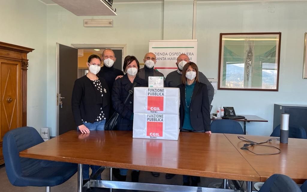 TERNI: LA FP CGIL DONA 1000 MASCHERINE PER IL PERSONALE DI AZIENDA OSPEDALIERA E USL