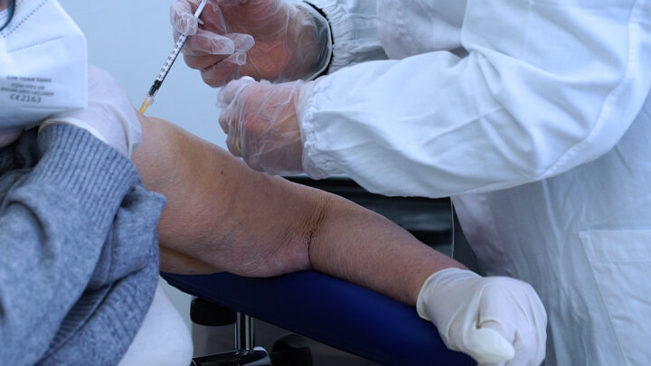 CORONAVIRUS: DEFINITE MODALITÀ PER LA SOMMINISTRAZIONE DEI NUOVI VACCINI