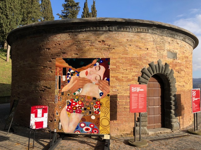 “INNAMORATI DI ORVIETO” #2 EDIZIONE: 100 FOTO-CARTOLINE D’AMORE PER LA CITTÀ SPEDITE NEL GIORNO DI SAN VALENTINO