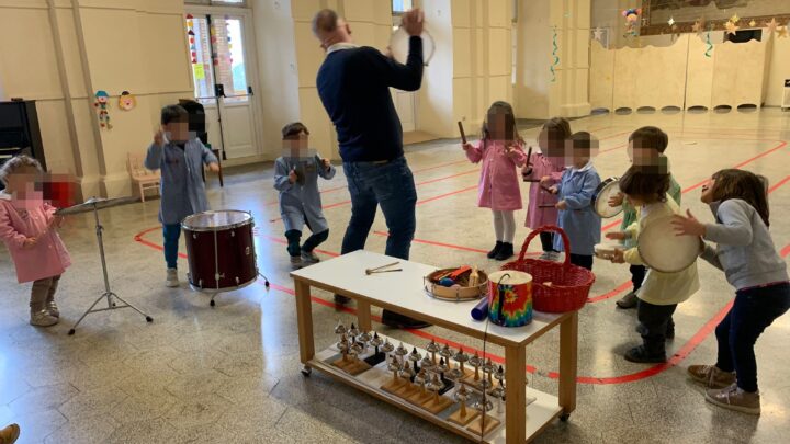 Alla Scuola d’Infanzia Santa Croce – Casa dei bambini “Maria Montessori” di Perugia  inizia il progetto “Musica in Movimento” per dare ai bambini la possibilità, negata dalla pandemia, di fare attività pomeridiane di educazione motoria, laboratori musicali ed un Campus estivo tematico