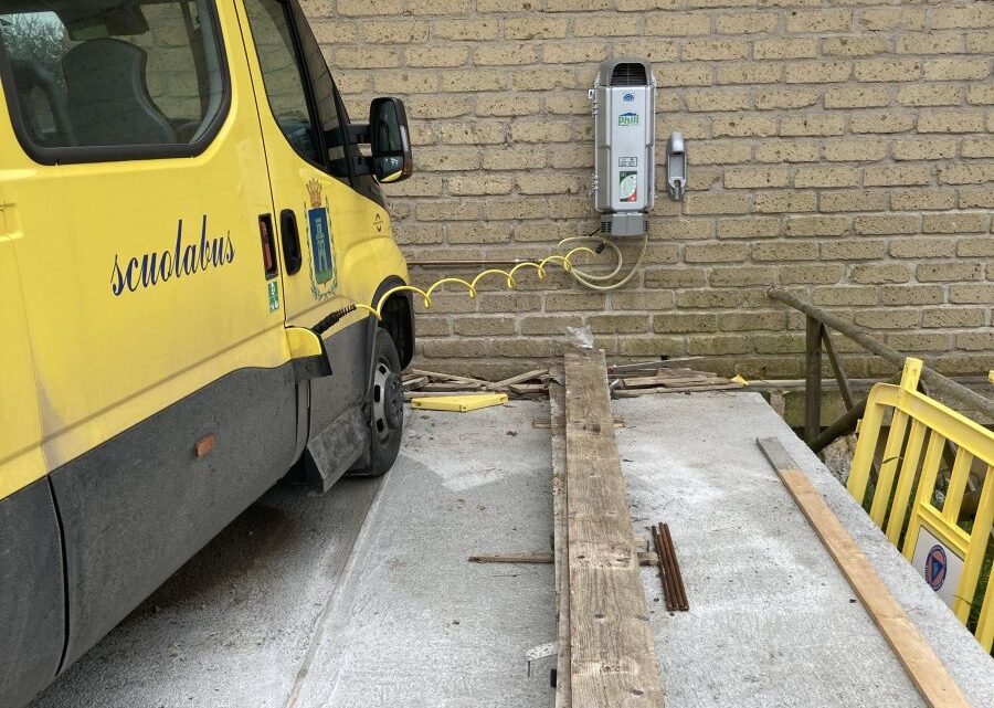 PARRANO, ATTIVATI NUOVI SCUOLABUS A METANO CON MONTEGABBIONE E MONTELEONE DI ORVIETO, FILIPPETTI: “MEZZI ALL’AVANGUARDIA E RISPARMIO DI OLTRE 30 PER CENTO SU COSTO RIFORNIMENTI”