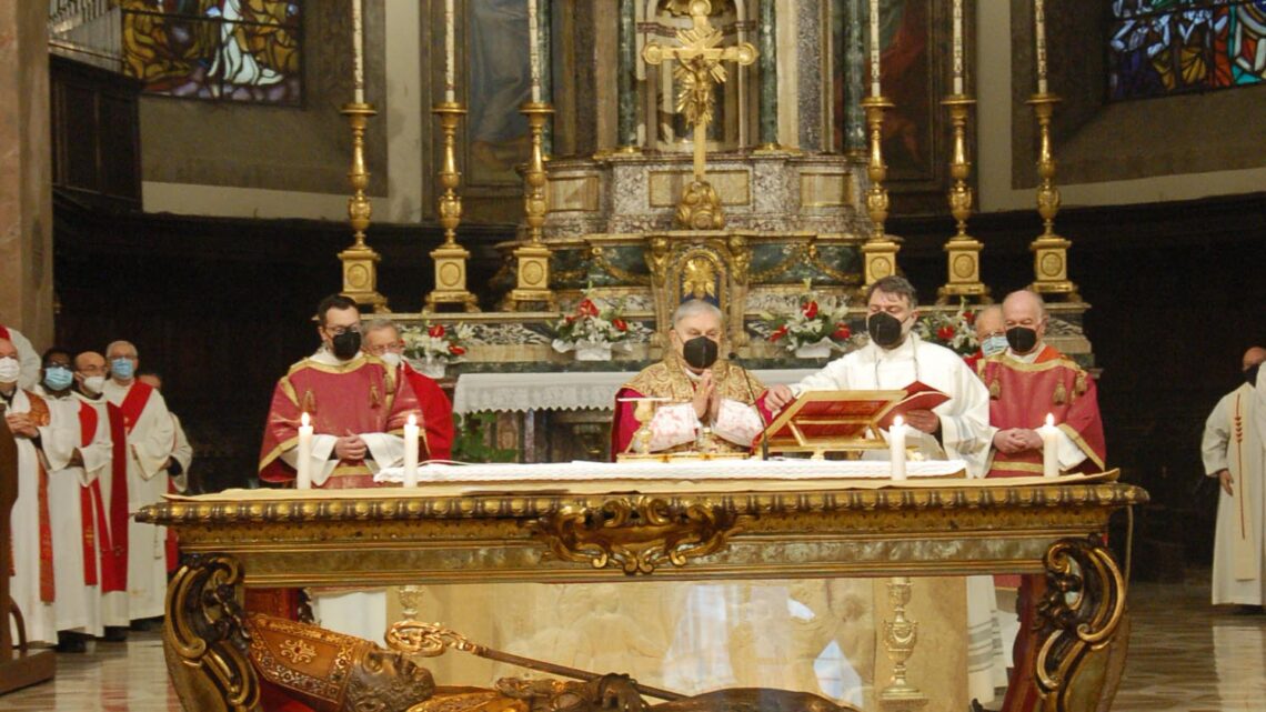 PONTIFICALE DI SAN VALENTINO  MONS. PIEMONTESE: «I DANNI PROVOCATI DALLA PANDEMIA CI PROSPETTANO UN FUTURO COMPLICATO NEL QUALE, FAR RICORSO ALLA BUONA VOLONTÀ DI TUTTI PER PROMUOVERE UNO SVILUPPO SOSTENIBILE E DIGNITOSO, RINUNCIANDO REALISTICAMENTE ALLA PRETESA CHE TUTTO TORNI COME PRIMA».
