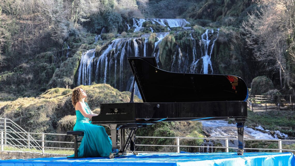 UN VIDEOCLIP DELLA PIANISTA CRISTIANA PEGORARO PER CELEBRARE LA GIORNATA MONDIALE DELL’ACQUA