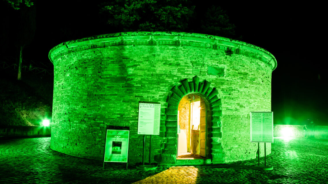 SAINT PATRICK’S DAY, IL POZZO DI SAN PATRIZIO SI TINGE DI VERDE. DOMENICA 23 MARZO UNA CACCIA AL TESORO “GREEN”