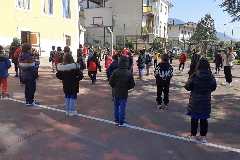 CONCORSO “DISEGNA LA MONTAGNA”:  L’ASSOCIAZIONE STEFANO ZAVKA PREMIA GLI ALUNNI DELLA PRIMARIA GABELLETTA