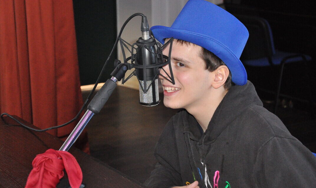 AL VIA “COLORADIO”, IL PODCAST RADIOFONICO CONDOTTO DAI RAGAZZI DELL’ISTITUTO SERAFICO DI ASSISI CHE ANNULLA I LIMITI DELLA DISABILITÀ