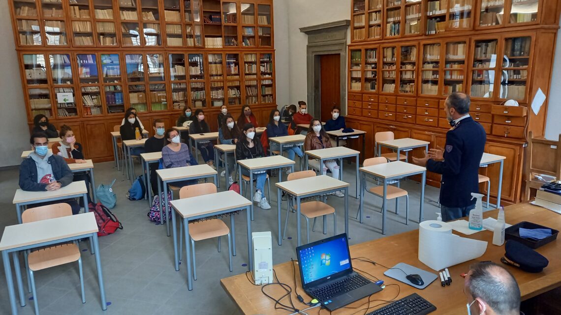 LA POLIZIA STRADALE  A SCUOLA DI SICUREZZA