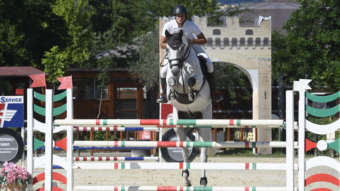 SALTO A OSTACOLI, A LE LAME DI MONTEFALCO EVENTO INTERNAZIONALE 4 E 2 STELLE