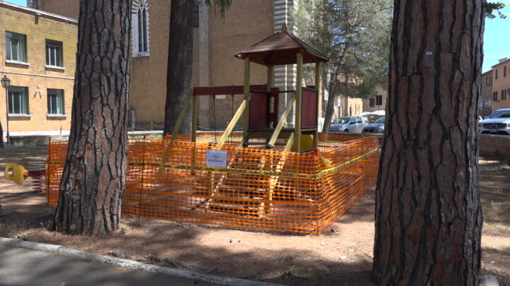 INIZIATA MANUTENZIONE STRAORDINARIA DI ATTREZZATURE LUDICHE PRESSO I PARCHI E GIARDINI COMUNALI