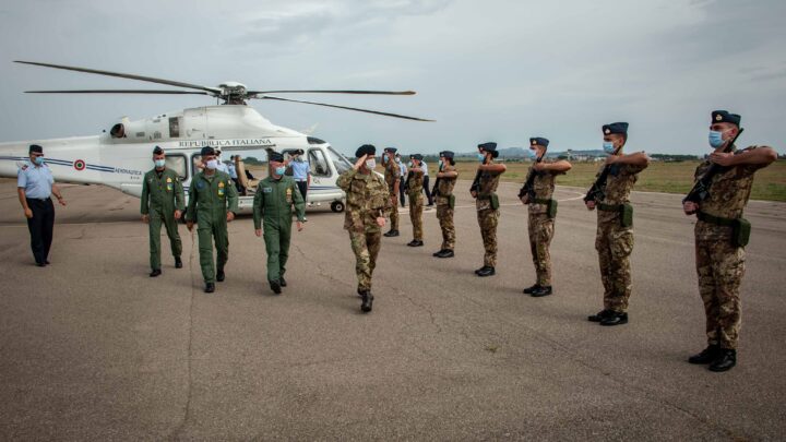 IL SOTTOCAPO DI STATO MAGGIORE DELL’ESERCITO ITALIANO ED IL SOTTOCAPO DI STATO MAGGIORE DELL’AERONAUTICA MILITARE IN VISITA ALLA SCUOLA MARESCIALLI DELL’AERONAUTICA MILITARE/COMANDO AEROPORTO DI VITERBO