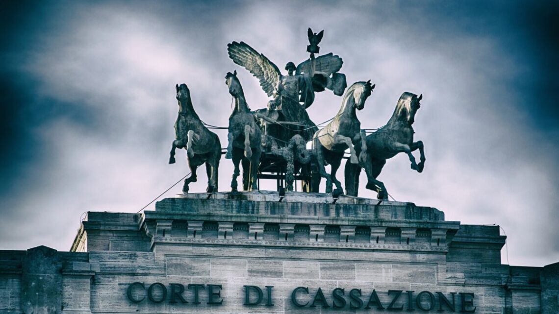 14 LUGLIO: LA CASSAZIONE SANCISCE CHE I PRESIDI-SCERIFFO NON POSSONO UTILIZZARE IL RICATTO DISCIPLINARE PER PUNIRE E TACITARE L’OPPOSIZIONE ALLA SCUOLA AZIENDA