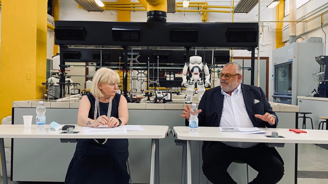 PRESENTATO BANDO REWORK, ASSESSORE FIORONI ILLUSTRA I CAPISALDI DELLA MISURA PER FAVORIRE L’OCCUPAZIONE: BUONO UMBRO PER IL LAVORO, TIROCINI PROFESSIONALIZZANTI E INCENTIVI. NUOVI STRUMENTI E RISORSE FINO AD ALMENO 20 MILIONI DI EURO, CON ATTENZIONE PARTICOLARE AI GIOVANI NEET  