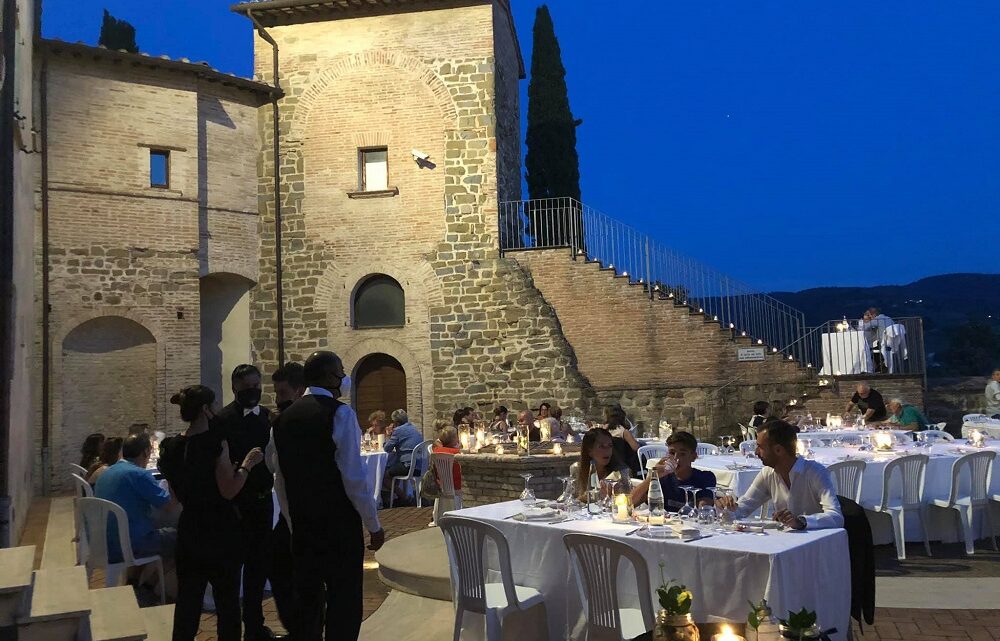 “SORSI DI STELLE 2021”, SECONDA EDIZIONE (29 LUGLIO E 10 AGOSTO 2021)  DOPO L’ESPERIENZA DEL 2020 ANCHE QUEST’ANNO  SI TORNA “A CENA LUNGO LA STRADA DEI VINI DEL CANTICO”.