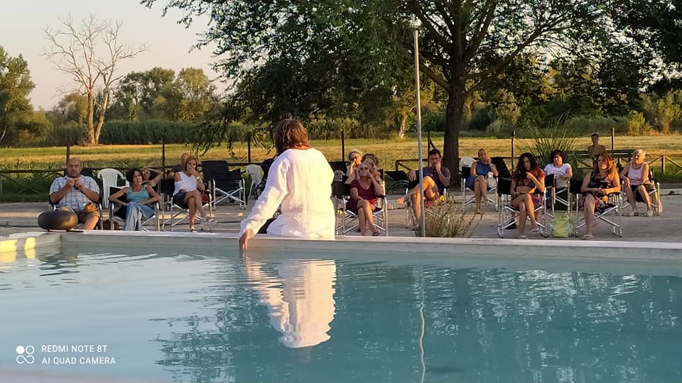 FESTIVAL “FINO AL TRAMONTO” A CURA DI ATHANOR EVENTI.  LA RASSEGNA NEL SUGGESTIVO COMPLESSO TERMALE DI RAMICI (LUGNANO IN TEVERINA)  PROSEGUE QUESTA SETTIMANA CON TRE APPUNTAMENTI DEDICATI ALLA PROSA