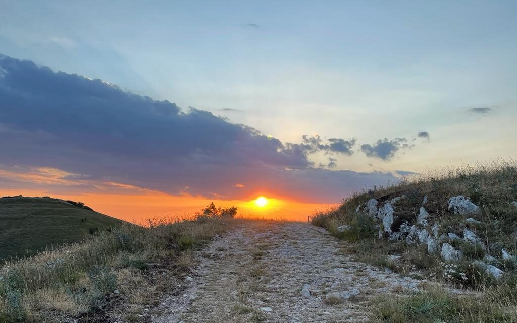 TREKKING IN UMBRIA NEL MESE DI AGOSTO 2021 TRA EREMI, FORESTE PREISTORICHE, LUOGHI SACRI, ANTICHE SORGENTI E LA MUSICA AD ALTA QUOTA CON “I TUOI CAMMINI”
