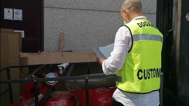 PORTO DI LIVORNO: OPERAZIONE “GREEN SCOOTER”. SCOPERTA PRESUNTA FRODE SUGLI SCOOTER ELETTRICI