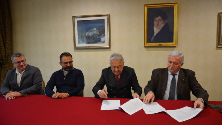 GREEN PASS, ACCORDO TRA CONFCOMMERCIO E FEDERFARMA PER METTERE INSIEME SICUREZZA E SOLIDARIETÀ