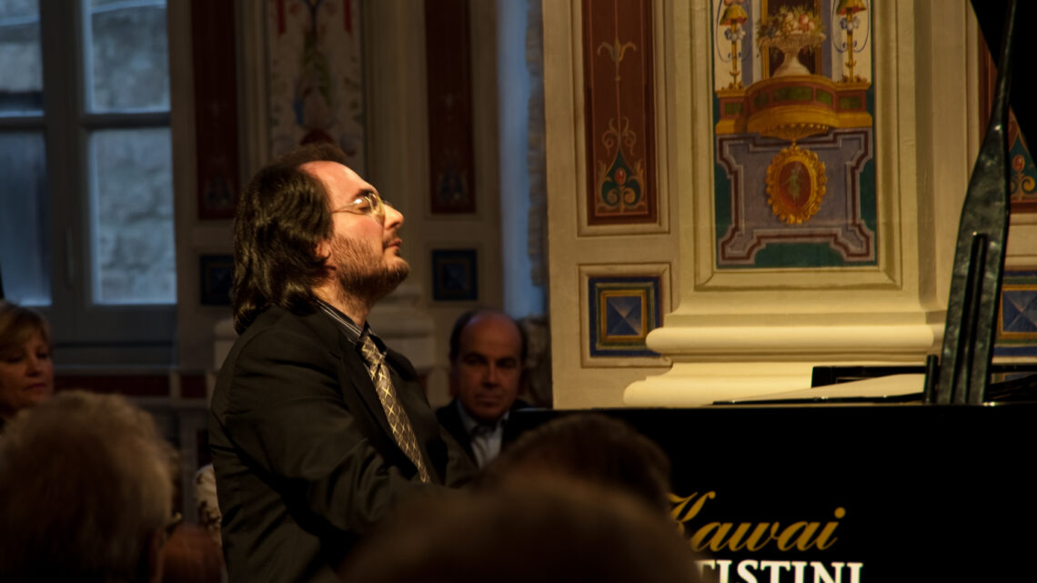 ALL’UNITRE TORNANO LE LEZIONI DI ASCOLTO MUSICALE DEL M° CAMBRI, CON DEDICA SPECIALE