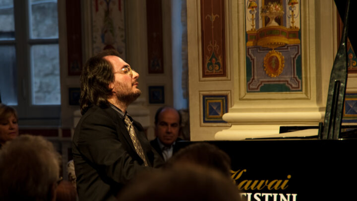 ALL’UNITRE TORNANO LE LEZIONI DI ASCOLTO MUSICALE DEL M° CAMBRI, CON DEDICA SPECIALE