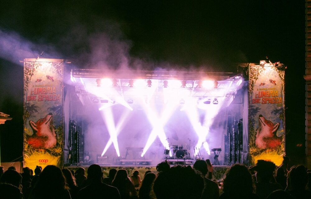 L’UMBRIA CHE SPACCA PRESENTA ‘LA PIAZZA CHE SPACCA’.  PER TRE GIORNI PIAZZA DEL MELO A PERUGIA SI TRASFORMA, TRA INCONTRI, MOSTRE, DJ SET, READING  E CONCERTI CON PROTAGONISTI DELLA SCENA ARTISTICA CITTADINA, REGIONALE E NAZIONALE.