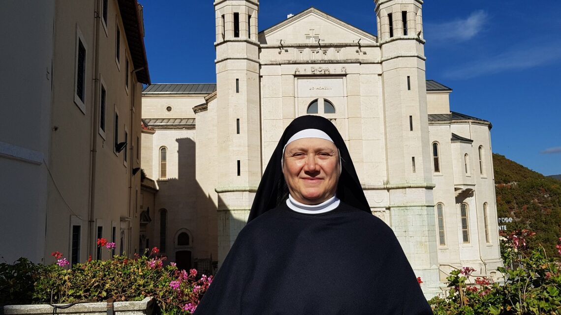 PER I 5 ANNI DEL SISMA, IL MESSAGGIO DELLA PRIORA DEL MONASTERO SANTA RITA DA CASCIA, CHE LANCIA UN APPELLO AL PREMIER DRAGHI, PERCHÉ I TERREMOTATI SIANO UNA PRIORITÀ