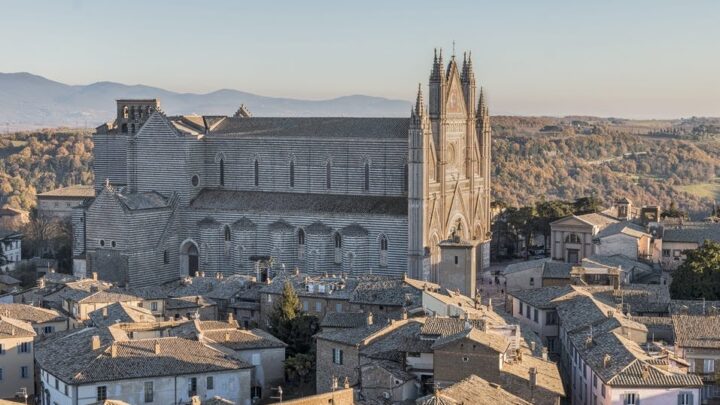 13 NOVEMBRE 1290 PAPA NICOLO’ IV BENEDICE LA POSA DELLA PRIMA PIETRA, LA PIETRA D’ANGOLO DEL DUOMO DI ORVIETO: BASILICA CATTEDRALE, SANTUARIO EUCARISTICO DEL SACRO CORPORALE DEL MIRACOLO DI BOLSENA.