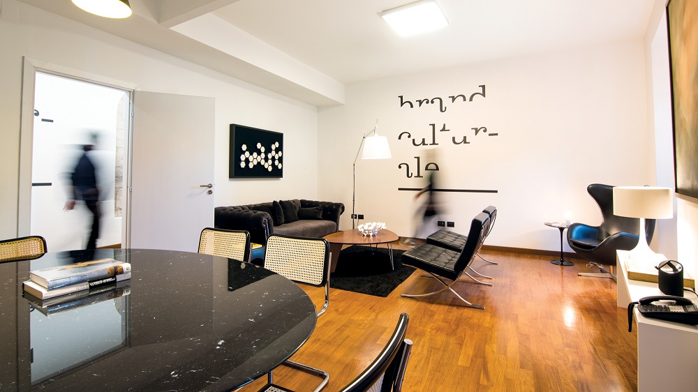 NASCE IN UMBRIA BRAND CULTURALE, UN HUB INCLUSIVO DI CREATIVI UMBRI CHE IMMAGINA, SVILUPPA E PROMUOVE PROGETTI TRA CONTEMPORANEITÀ, TRADIZIONE E SOSTENIBILITÀ, PUNTANDO ALL’INCONTRO  TRA MONDO DELLA CULTURA E IMPRESA.