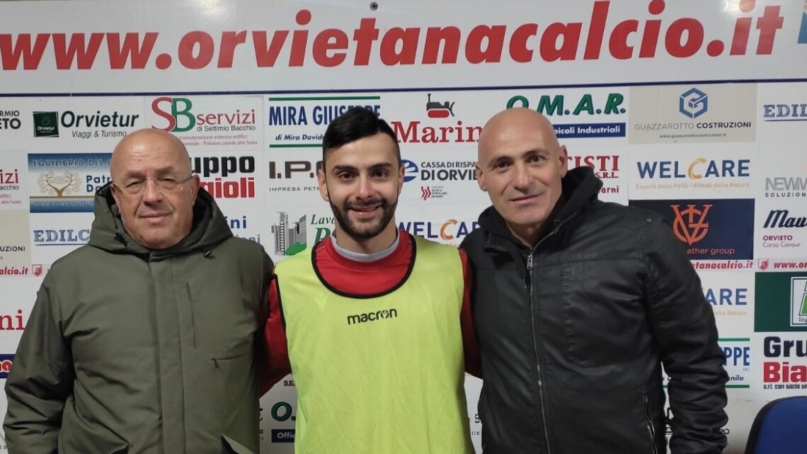 LORENZO NICODEMO, ATTACCANTE CLASSE 2001, IN MAGLIA BIANCOROSSA