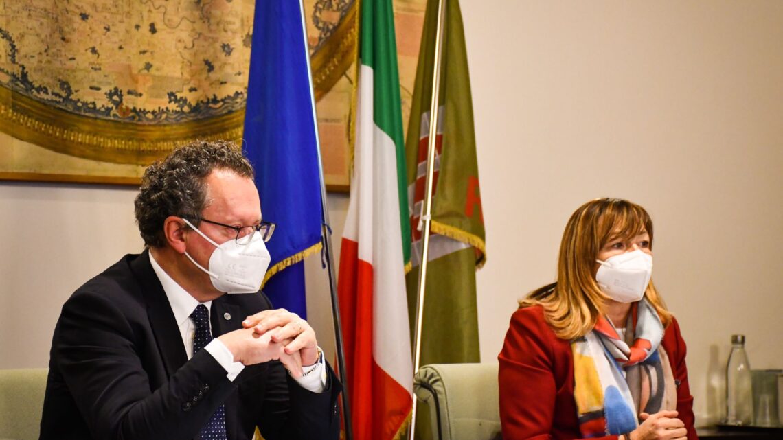 GESTIONE RIFIUTI, PRESIDENTE TESEI E VICEPRESIDENTE MORRONI PRESENTANO LINEE STRATEGICHE ADOTTATE DALLA GIUNTA REGIONALE: FORTE SPINTA A RECUPERO DI MATERIA E VALORIZZAZIONE ENERGETICA PER FARE DELL’UMBRIA UN MODELLO VIRTUOSO DI ECONOMIA CIRCOLARE E SOSTENIBILITÀ AMBIENTALE, ECONOMICA E SANITARIA
