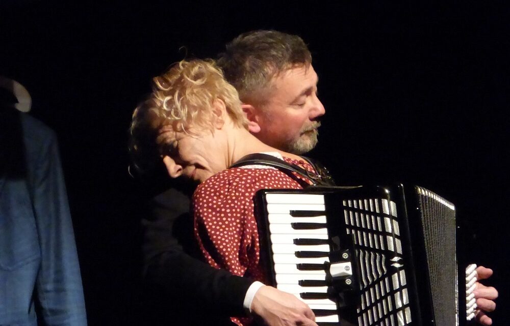 “UMBRIA ON STAGE” PRESENTA “RIKORDAMI”, PRODUZIONE UMBRA INTERAMENTE DEDICATA  ALLA GIORNATA DELLA MEMORIA: “QUANDO L’ULTIMO DEI NOSTRI TESTIMONI EBREI  AVRÀ CESSATO DI VIVERE, CHI SI RICORDERÀ DI RICORDARE?”.