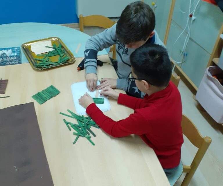 L’EDERA PORTA NELLE SCUOLE FOLIGNATI  INTERVENTI SPECIALISTICI PER BAMBINI AUTISTICI.
