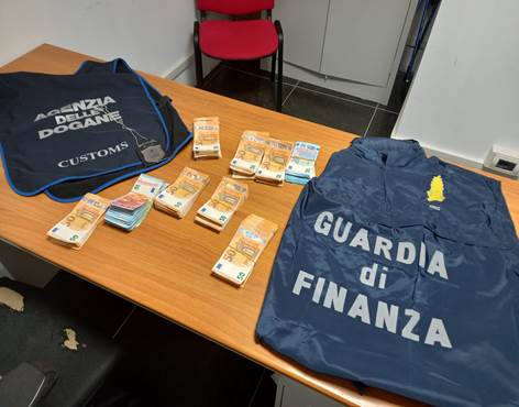 AEROPORTO DI PERUGIA: 40 MILA EURO NELLA BORSETTA. SCOPERTA VALUTA NON DICHIARATA
