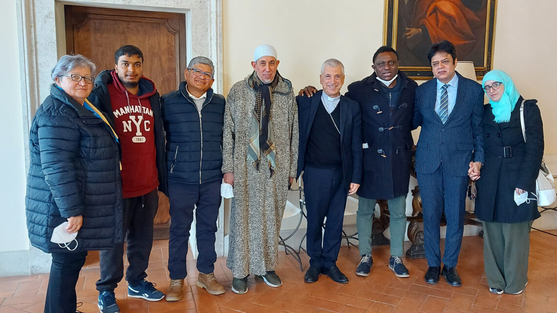 INCONTRO DEL VESCOVO SODDU CON LE COMUNITÀ DI IMMIGRATI – PREGHIERA COMUNE PER LA PACE