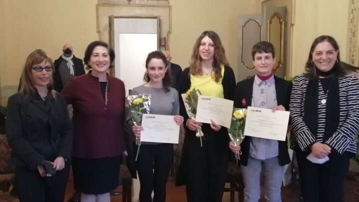 8 MARZO; PREMIATE LE TRE VINCITRICI DEL PREMIO ANNUALE PER TESI DI LAUREA “LAURA CIPOLLONE”, CERIMONIA AL CENTRO PARI OPPORTUNITÀ