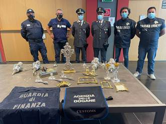 ADM, CC E GDF SEQUESTRANO OGGETTI SACRI ALL’AEROPORTO “SAN FRANCESCO” DI PERUGIA. DENUNCIATO UN ANTIQUARIO