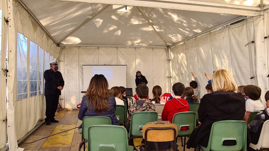 BAMBINI DELLE SCUOLE PRIMARIE DI ORVIETO “A SCUOLA DI SICUREZZA STRADALE” CON I VIGILI URBANI