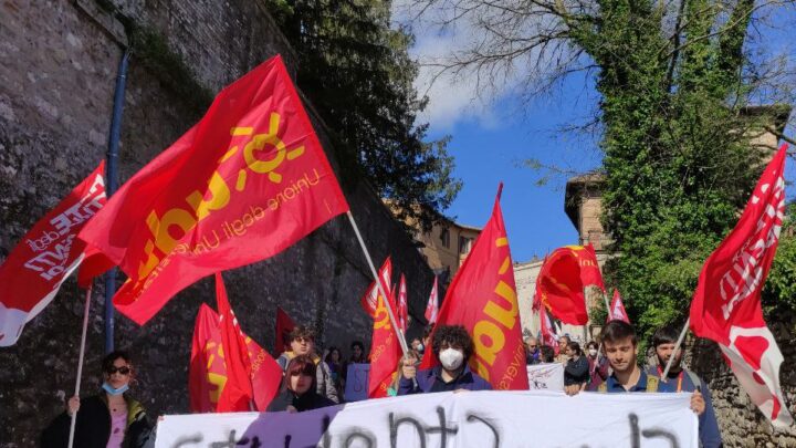 UDU PERUGIA E RETE DEGLI STUDENTI MEDI PERUGIA PARTECIPANO ALLA MARCIA STRAORDINARIA PERUGIA-ASSISI PER CHIEDERE PACE E DISARMO.