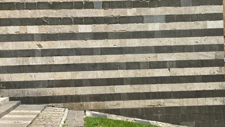 ELIMINATA LA SCRITTA DETURPANTE SUL DUOMO DI ORVIETO