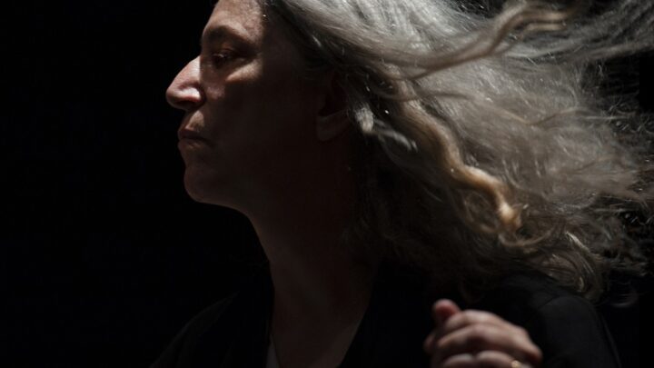 PATTI SMITH ACOUSTIC DUO: “AN EVENING OF POETRY AND MUSIC”.  DOPO IL RITORNO SUI PALCHI ITALIANI A LUGLIO, ACCOMPAGNATA DALLA SUA BAND,  PATTI SMITH ANNUNCIA ANCHE UNA SERIE DI EVENTI ACUSTICI ED INTIMI TRA MUSICA E POESIA
