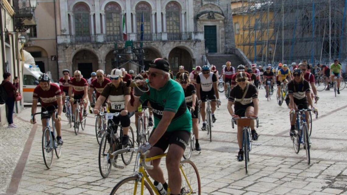 ‘UN ABBRACCIO AI SIBILLINI’, TORNA LA CICLOSTORICA DI SOLIDARIETÀ A NORCIA E CASTELLUCCIO