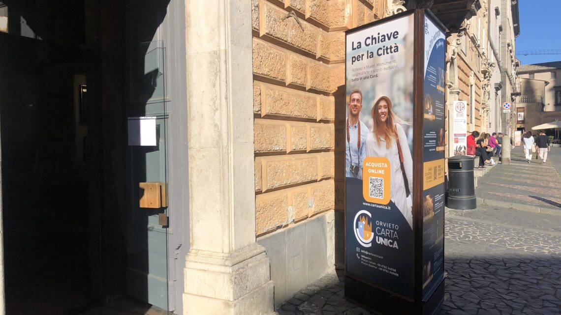 ORVIETO PROMUOVE LA “CITTÀ NASCOSTA”. INSTALLATI I PRIMI TRE TOTEM INFORMATIVI IN ALCUNE PIAZZE DEL CENTRO STORICO