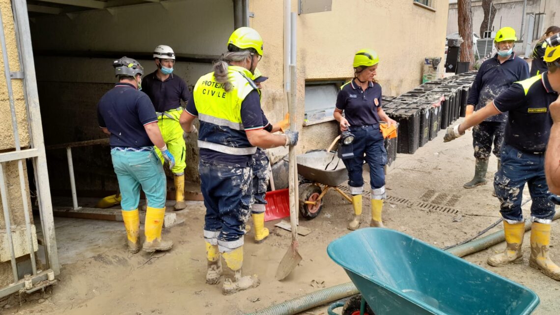ALLUVIONE: CONCLUSA L’ATTIVITÀ DELLA PROTEZIONE CIVILE UMBRA A SENIGALLIA. IMPEGNATI OLTRE 360 VOLONTARI. MELASECCHE “GRAZIE A TUTTI PER L’IMPORTANTE AIUTO”