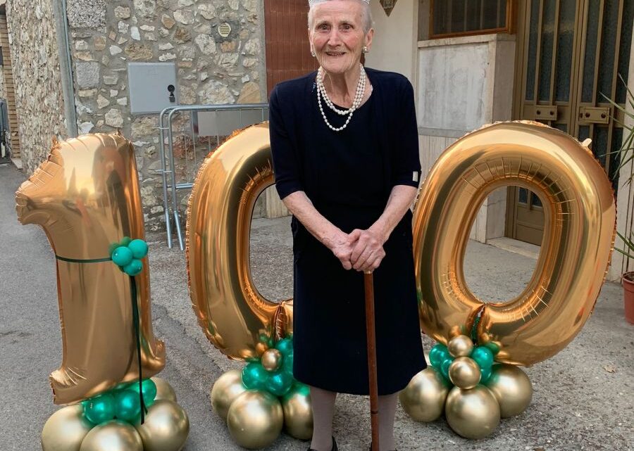 MONTECCHIO, IL SINDACO E TUTTO IL PAESE FESTEGGIANO I 100 ANNI DI ENEDINA FOSSATI