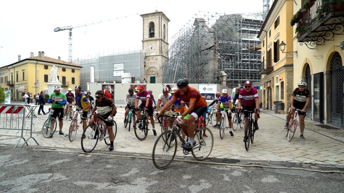 NORCIA, UN ESERCITO DI BICICLETTE STORICHE PER ‘UN ABBRACCIO AI SIBILLINI’