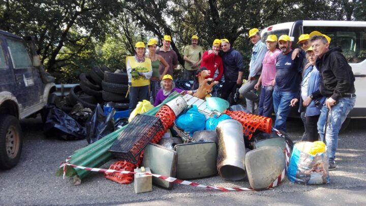 CACCIA GROSSA  AI RIFIUTI  ABBANDONATI NEI BOSCHI!