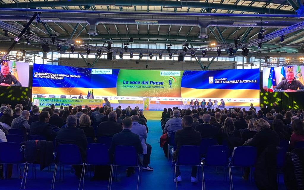IL SINDACO DI ASSISI PROIETTI ALL’ASSEMBLEA DELL’ANCI “TUTTI IMPEGNATI  CONTRO LA GUERRA”