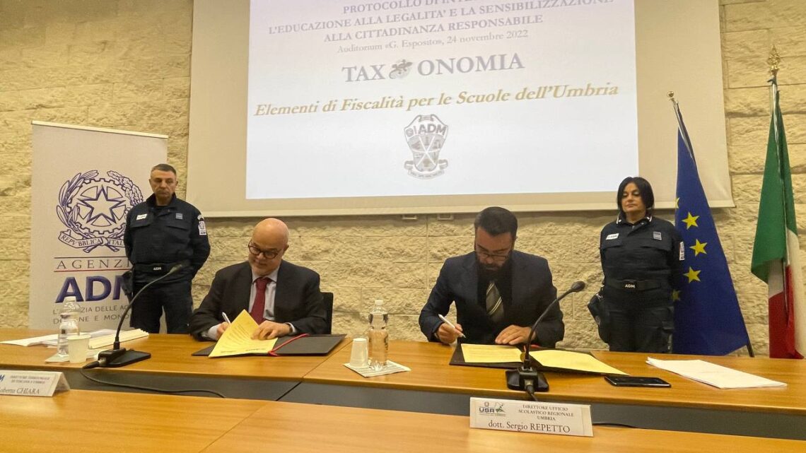 ADM E USR UMBRIA SIGLANO PROTOCOLLO D’INTESA PER IMPLEMENTARE L’EDUCAZIONE ALLA LEGALITÀ, ALLA CONOSCENZA FISCALE E LA LOTTA ALLA CONTRAFFAZIONE. CONSEGNATE 4 DISPENSE PER GLI ISTITUTI SUPERIORI E 1 VIDEO PER LE SCUOLE PRIMARIE E SECONDARIE DI 1°